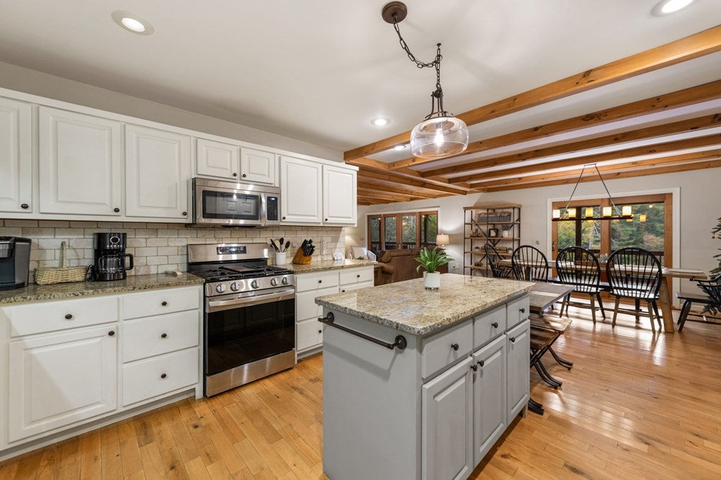 Blue Ridge, Georgia, 30513, United States, 4 Bedrooms Bedrooms, ,3 BathroomsBathrooms,Residential,Active,1945235