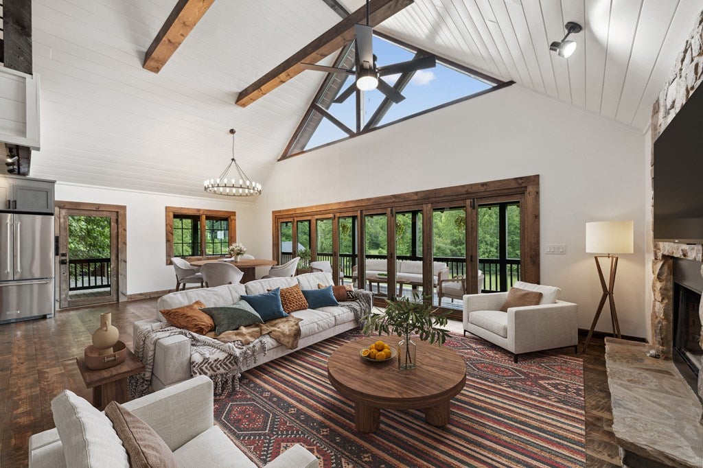 Blue Ridge, Georgia, 30513, United States, 3 Bedrooms Bedrooms, ,4 BathroomsBathrooms,Residential,Active,2008330