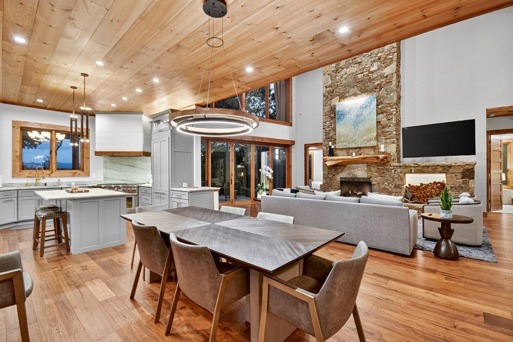 Blue Ridge, Georgia, 30513, United States, 5 Bedrooms Bedrooms, ,5 BathroomsBathrooms,Residential,Active,1945259