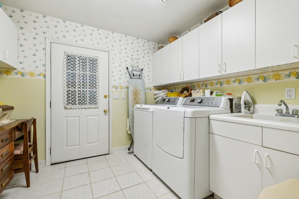 Blairsville, Georgia, 30512, United States, ,5 BathroomsBathrooms,Residential,Active,1894214