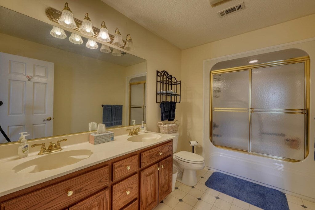 Blairsville, Georgia, 30512, United States, 4 Bedrooms Bedrooms, ,4 BathroomsBathrooms,Residential,Active,1892611