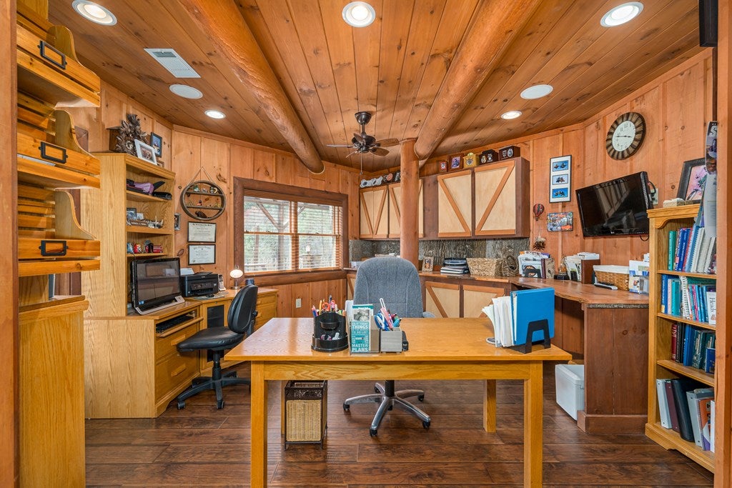 Murphy, North Carolina, 28906, United States, 4 Bedrooms Bedrooms, ,7 BathroomsBathrooms,Residential,Active,1748698