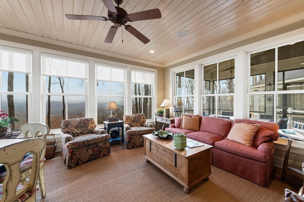 Murphy, North Carolina, 28906, United States, 5 Bedrooms Bedrooms, ,6 BathroomsBathrooms,Residential,Active,2000202