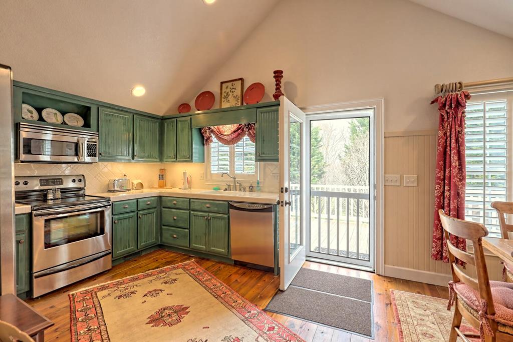 Young Harris, Georgia, 30582, United States, 4 Bedrooms Bedrooms, ,5 BathroomsBathrooms,Residential,Active,1945371