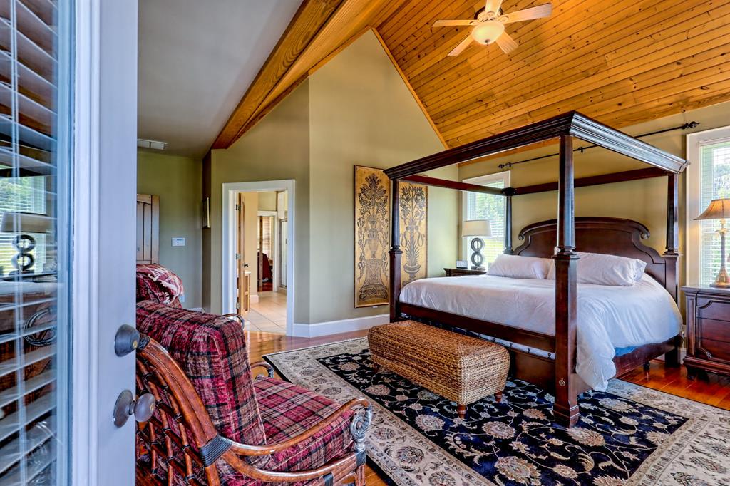 Franklin, North Carolina, 28734, United States, 3 Bedrooms Bedrooms, ,4 BathroomsBathrooms,Residential,Active,1945078