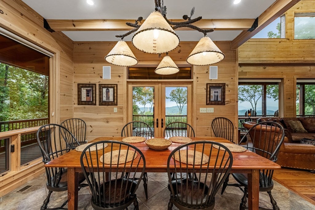 Morganton, Georgia, 30560, United States, 4 Bedrooms Bedrooms, ,5 BathroomsBathrooms,Residential,Active,1952626