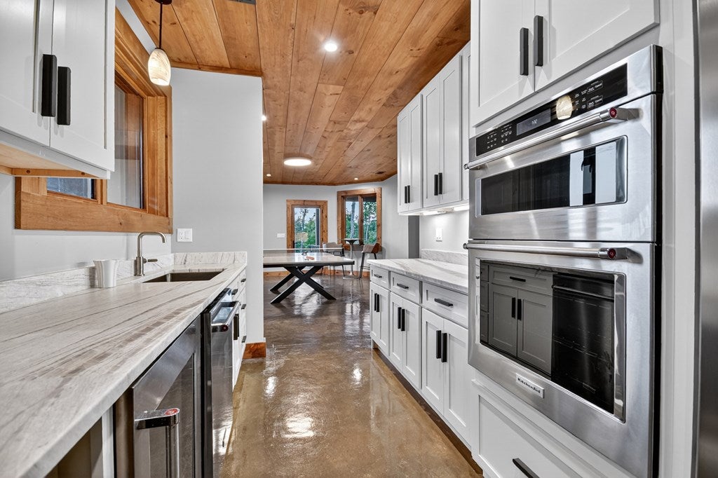 Blue Ridge, Georgia, 30513, United States, 5 Bedrooms Bedrooms, ,5 BathroomsBathrooms,Residential,Active,1945259