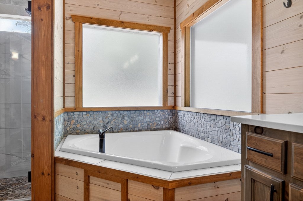 Morganton, Georgia, 30560, United States, 4 Bedrooms Bedrooms, ,4 BathroomsBathrooms,Residential,Active,1844261