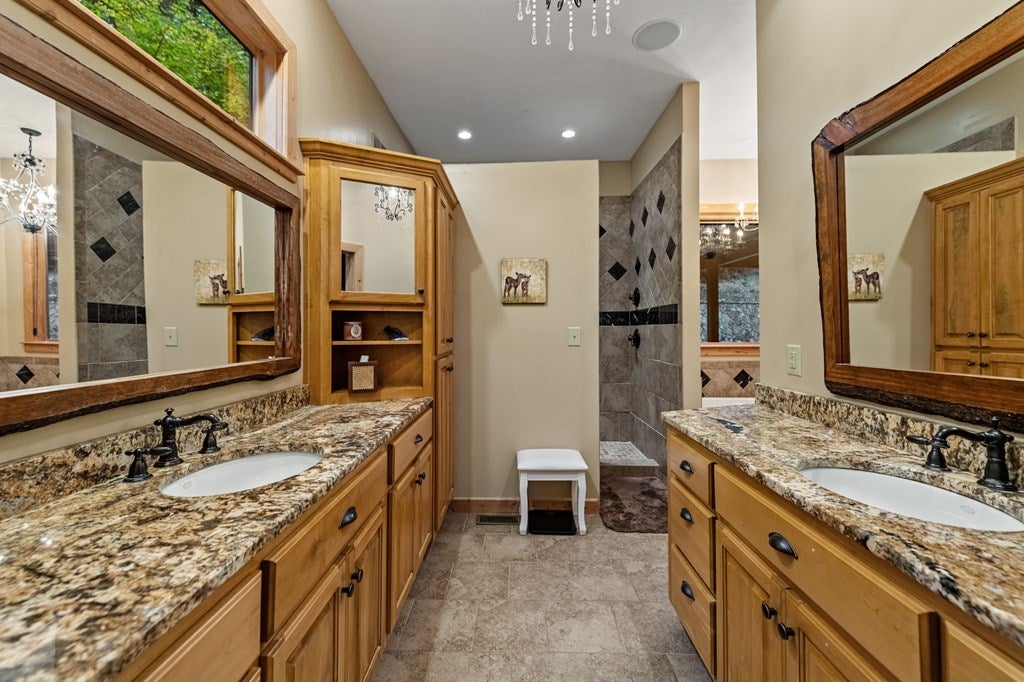 Morganton, Georgia, 30560, United States, 4 Bedrooms Bedrooms, ,5 BathroomsBathrooms,Residential,Active,1952626