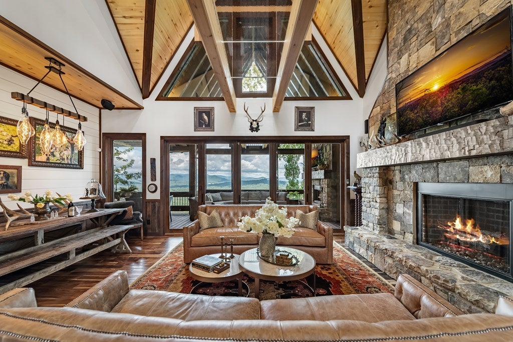 Blue Ridge, Georgia, 30513, United States, 4 Bedrooms Bedrooms, ,5 BathroomsBathrooms,Residential,Active,1904743