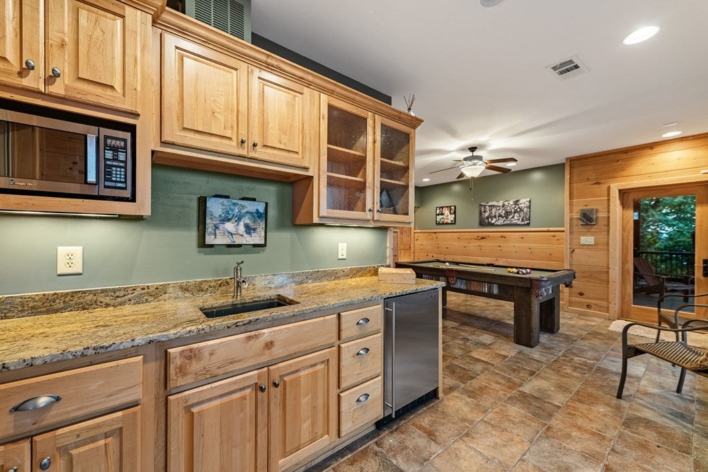 Morganton, Georgia, 30560, United States, 4 Bedrooms Bedrooms, ,5 BathroomsBathrooms,Residential,Active,1952626