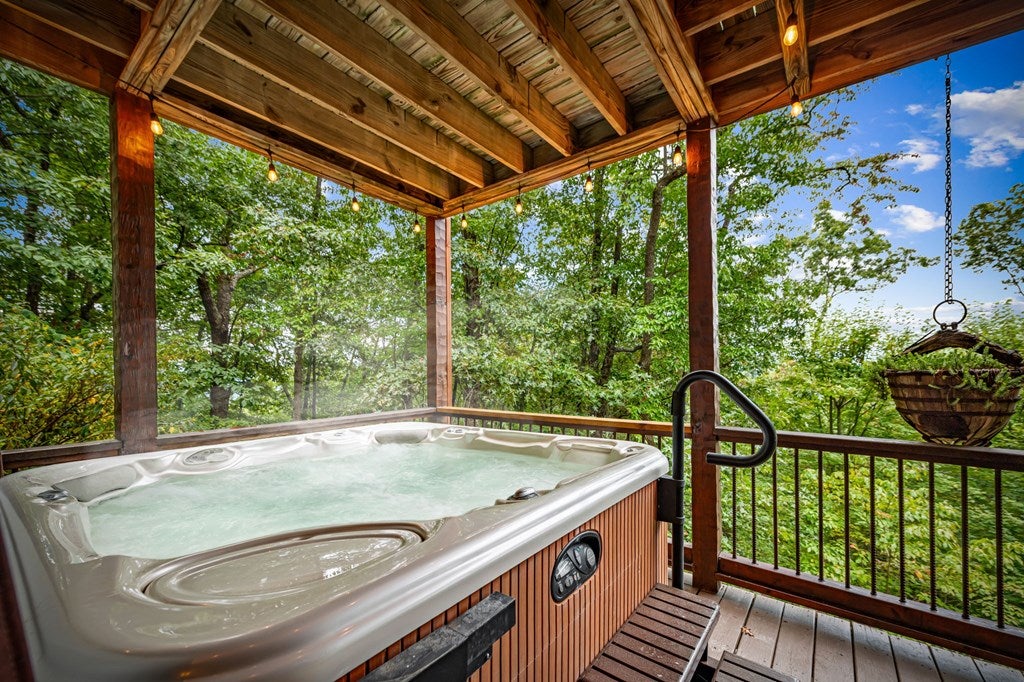 Morganton, Georgia, 30560, United States, 4 Bedrooms Bedrooms, ,5 BathroomsBathrooms,Residential,Active,1952626