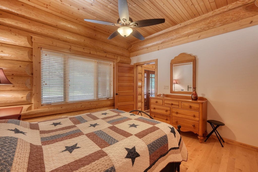 Blairsville, Georgia, 30512, United States, 4 Bedrooms Bedrooms, ,6 BathroomsBathrooms,Residential,Active,1934771
