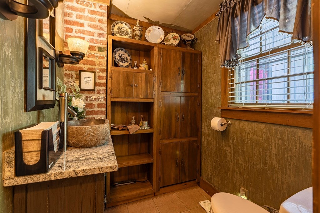 Blairsville, Georgia, 30512, United States, 5 Bedrooms Bedrooms, ,6 BathroomsBathrooms,Residential,Active,1944103