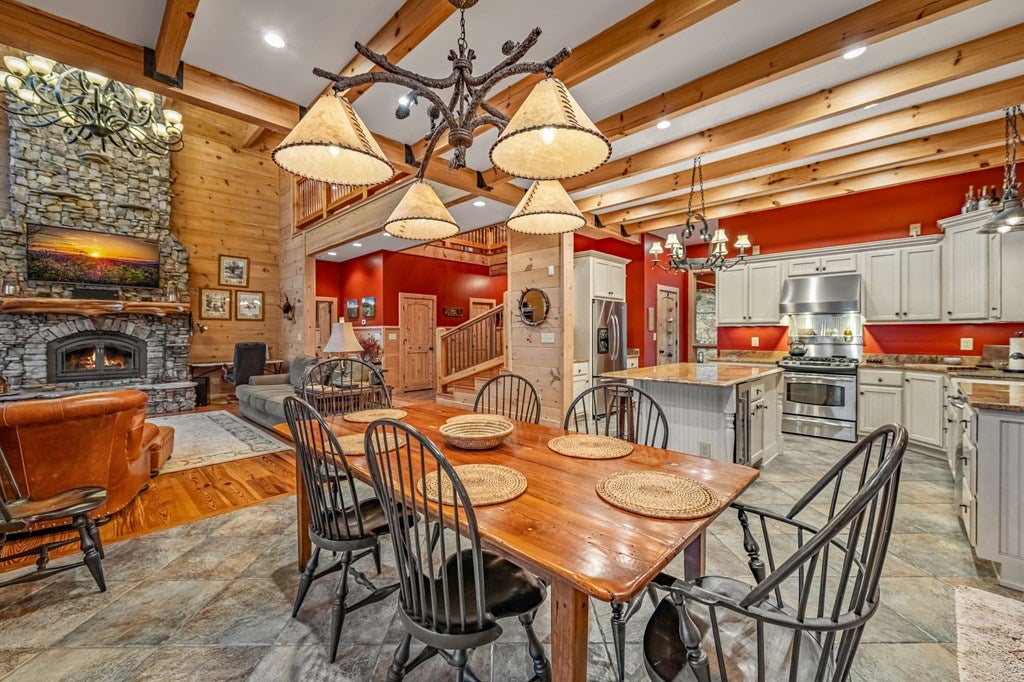 Morganton, Georgia, 30560, United States, 4 Bedrooms Bedrooms, ,5 BathroomsBathrooms,Residential,Active,1952626