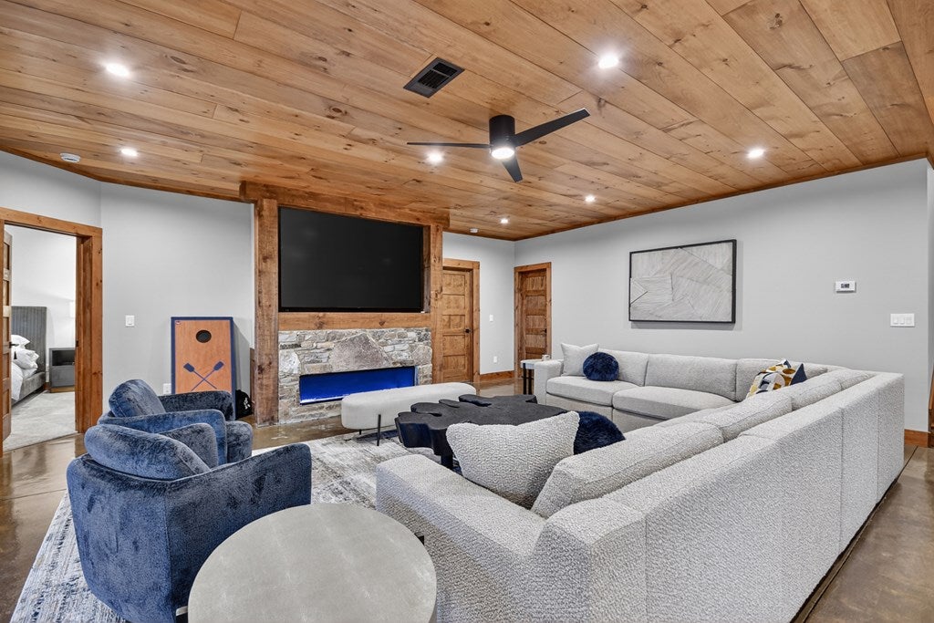 Blue Ridge, Georgia, 30513, United States, 5 Bedrooms Bedrooms, ,5 BathroomsBathrooms,Residential,Active,1945259