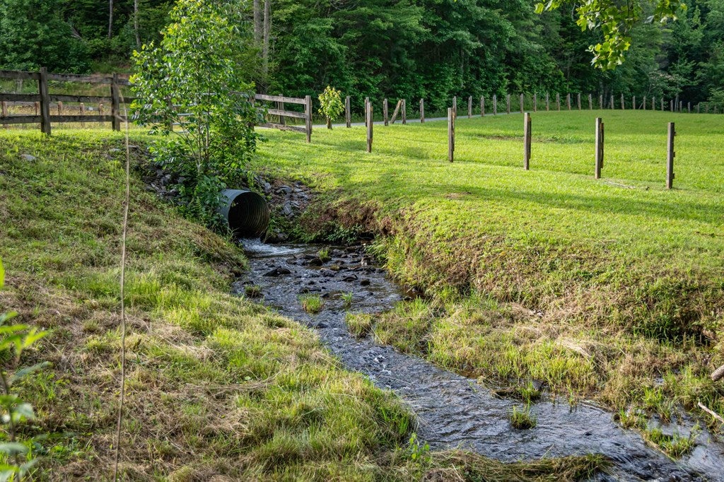 Blue Ridge, Georgia, 30513, United States, 3 Bedrooms Bedrooms, ,4 BathroomsBathrooms,Residential,Active,2008330