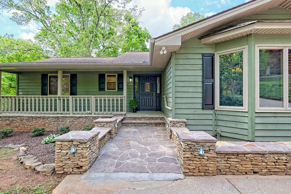 Hiawassee, Georgia, 30546, United States, 3 Bedrooms Bedrooms, ,3 BathroomsBathrooms,Residential,Active,1790158