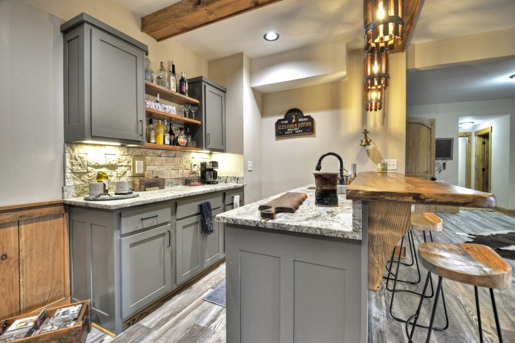 Ellijay, Georgia, 30540, United States, 5 Bedrooms Bedrooms, ,4 BathroomsBathrooms,Residential,Active,1745330