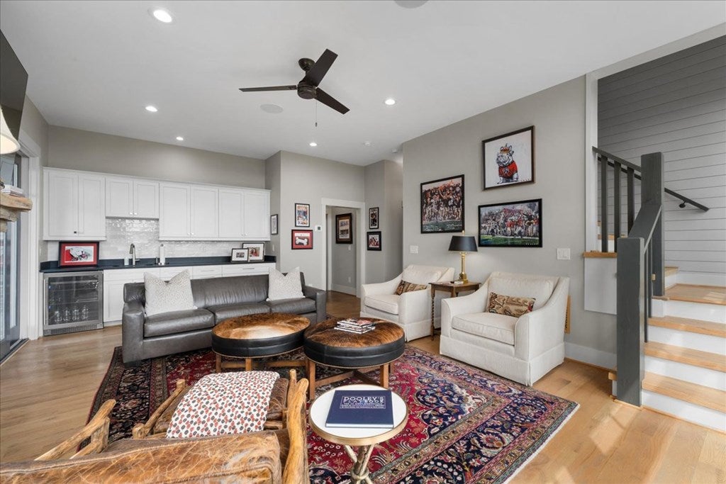 Ellijay, Georgia, 30540, United States, 5 Bedrooms Bedrooms, ,7 BathroomsBathrooms,Residential,Active,1951812