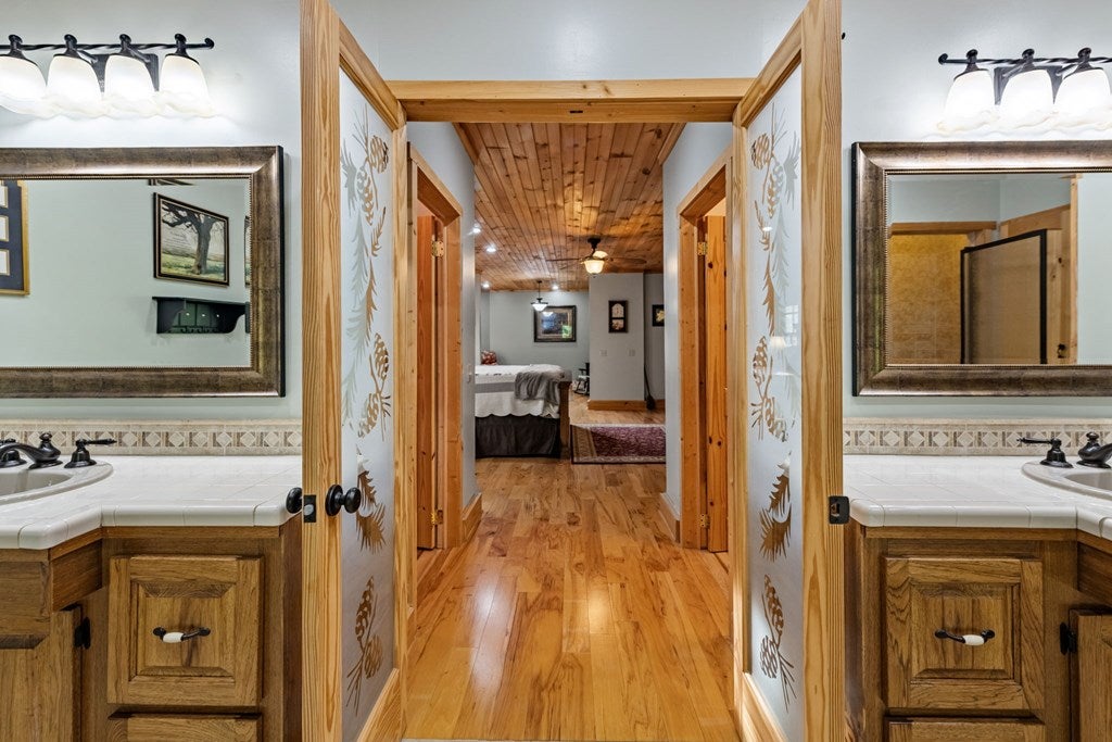 Brasstown, North Carolina, 28902, United States, 4 Bedrooms Bedrooms, ,5 BathroomsBathrooms,Residential,Active,1810516