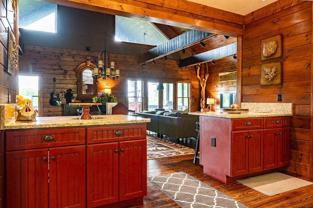 Ellijay, Georgia, 30536, United States, 6 Bedrooms Bedrooms, ,5 BathroomsBathrooms,Residential,Active,1929800