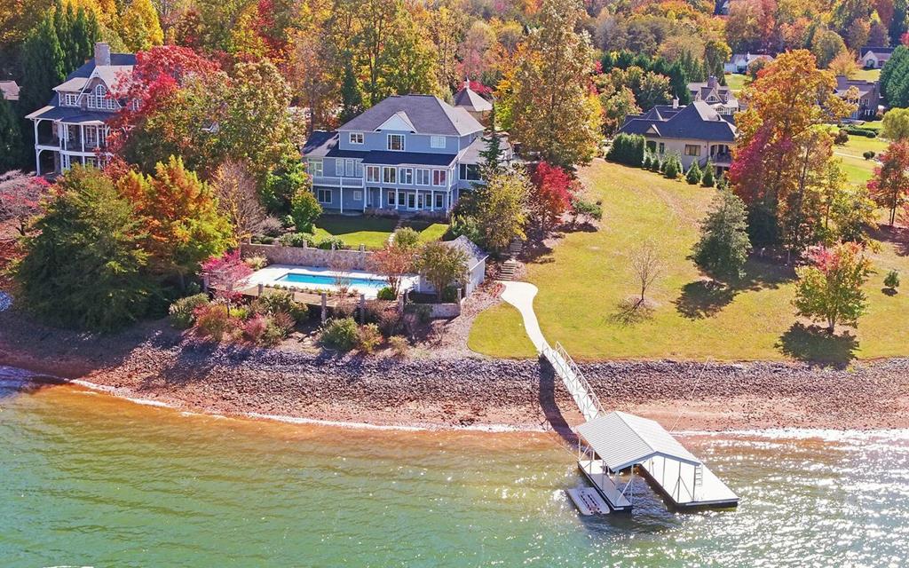 Hiawassee, Georgia, 30546, United States, 8 Bedrooms Bedrooms, ,6 BathroomsBathrooms,Residential,Active,1821974