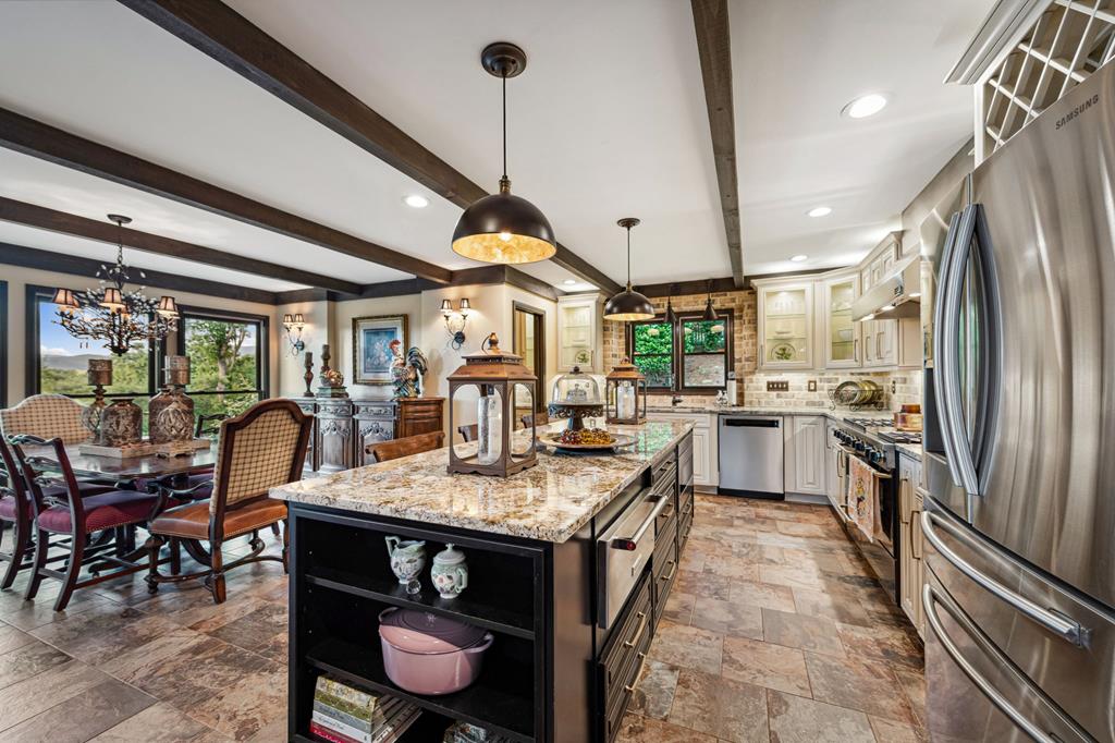 Ellijay, Georgia, 30536, United States, 4 Bedrooms Bedrooms, ,3 BathroomsBathrooms,Residential,Active,1863273