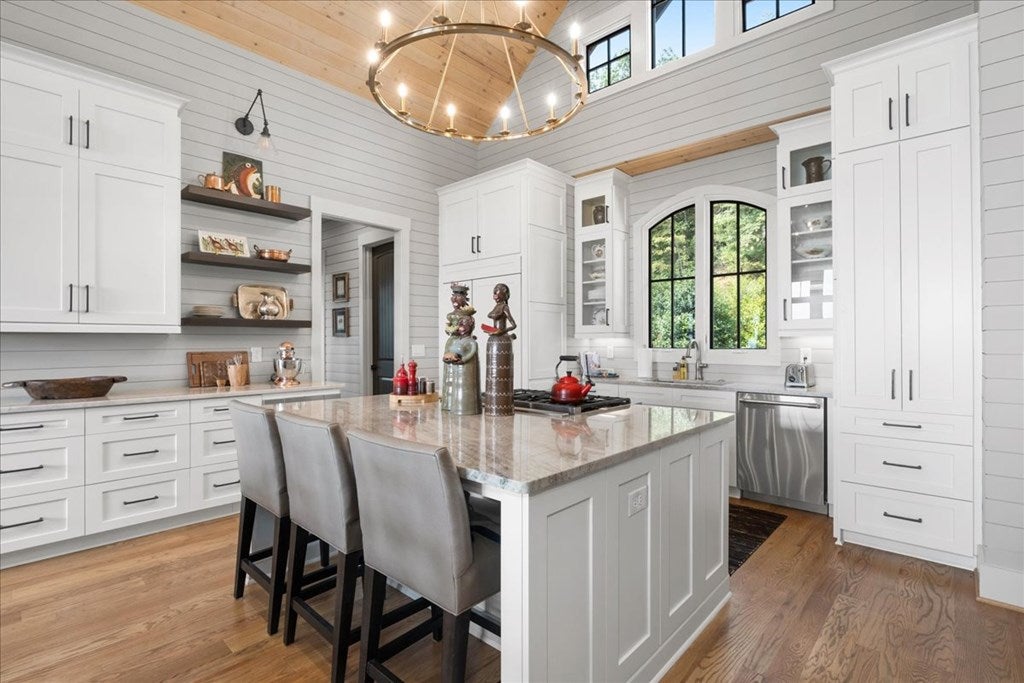 Ellijay, Georgia, 30540, United States, 5 Bedrooms Bedrooms, ,7 BathroomsBathrooms,Residential,Active,2001382