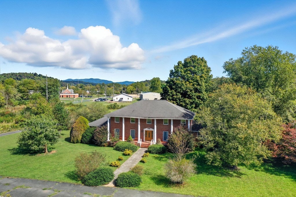 Ellijay, Georgia, 30540, United States, 4 Bedrooms Bedrooms, ,4 BathroomsBathrooms,Residential,Active,1954327