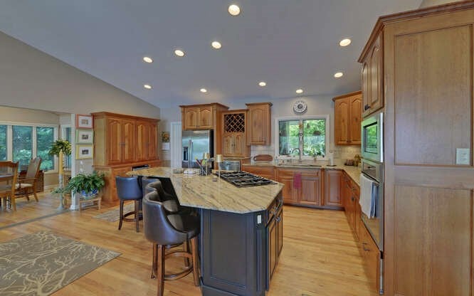 Hiawassee, Georgia, 30546, United States, 4 Bedrooms Bedrooms, ,3 BathroomsBathrooms,Residential,Active,1863263