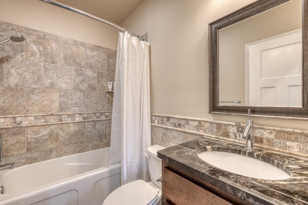 Blairsville, Georgia, 30512, United States, 4 Bedrooms Bedrooms, ,4 BathroomsBathrooms,Residential,Active,1850663