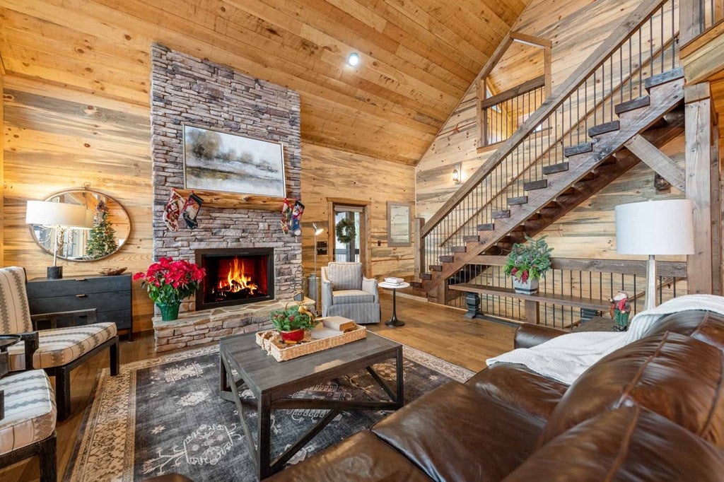 Blue Ridge, Georgia, 30513, United States, 4 Bedrooms Bedrooms, ,4 BathroomsBathrooms,Residential,Active,1965858