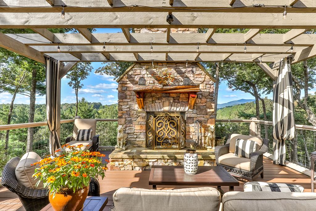 Ellijay, Georgia, 30536, United States, 4 Bedrooms Bedrooms, ,3 BathroomsBathrooms,Residential,Active,1863273