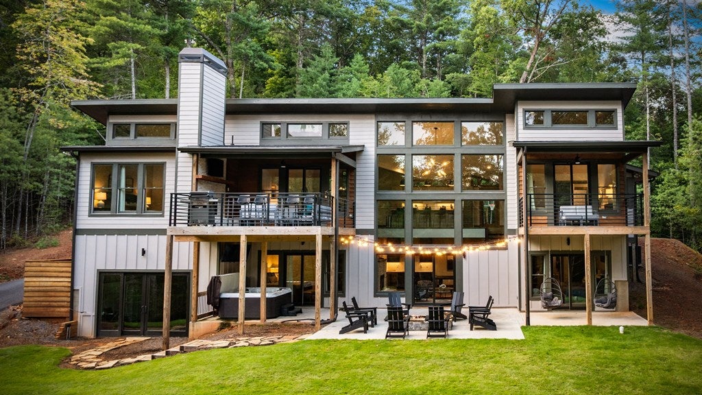 Ellijay, Georgia, 30540, United States, 5 Bedrooms Bedrooms, ,6 BathroomsBathrooms,Residential,Active,1914794