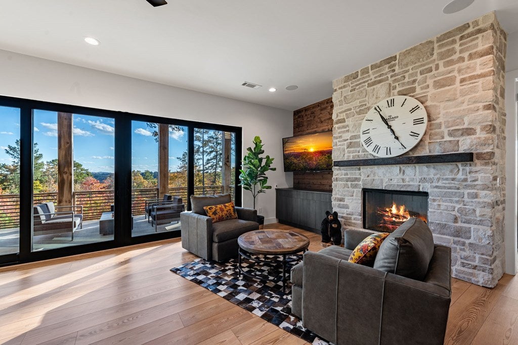 Ellijay, Georgia, 30540, United States, 4 Bedrooms Bedrooms, ,3 BathroomsBathrooms,Residential,Active,1985878