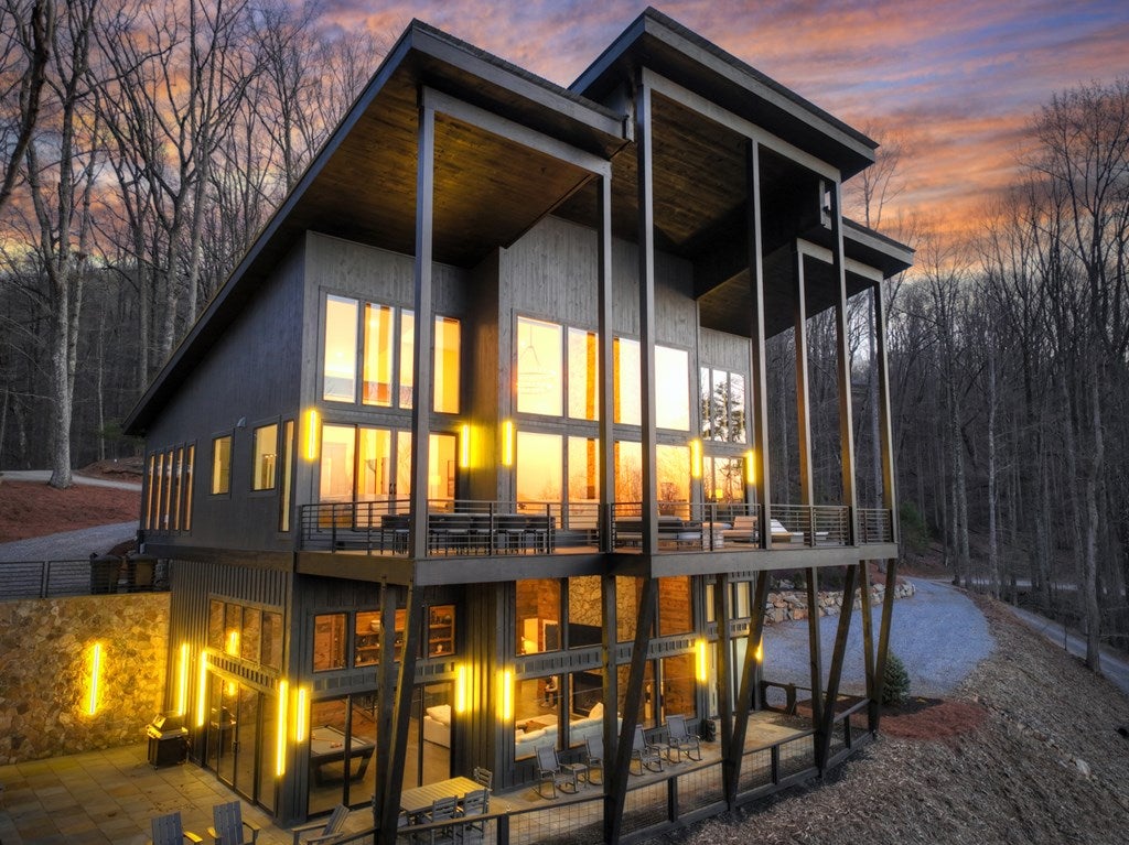 Blue Ridge, Georgia, 30513, United States, 5 Bedrooms Bedrooms, ,6 BathroomsBathrooms,Residential,Active,2017447