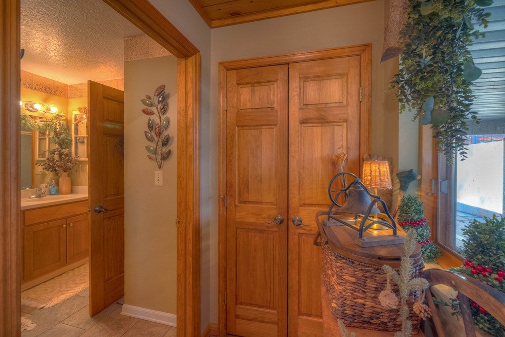 Hiawassee, Georgia, 30546, United States, 3 Bedrooms Bedrooms, ,2 BathroomsBathrooms,Residential,Active,2007353