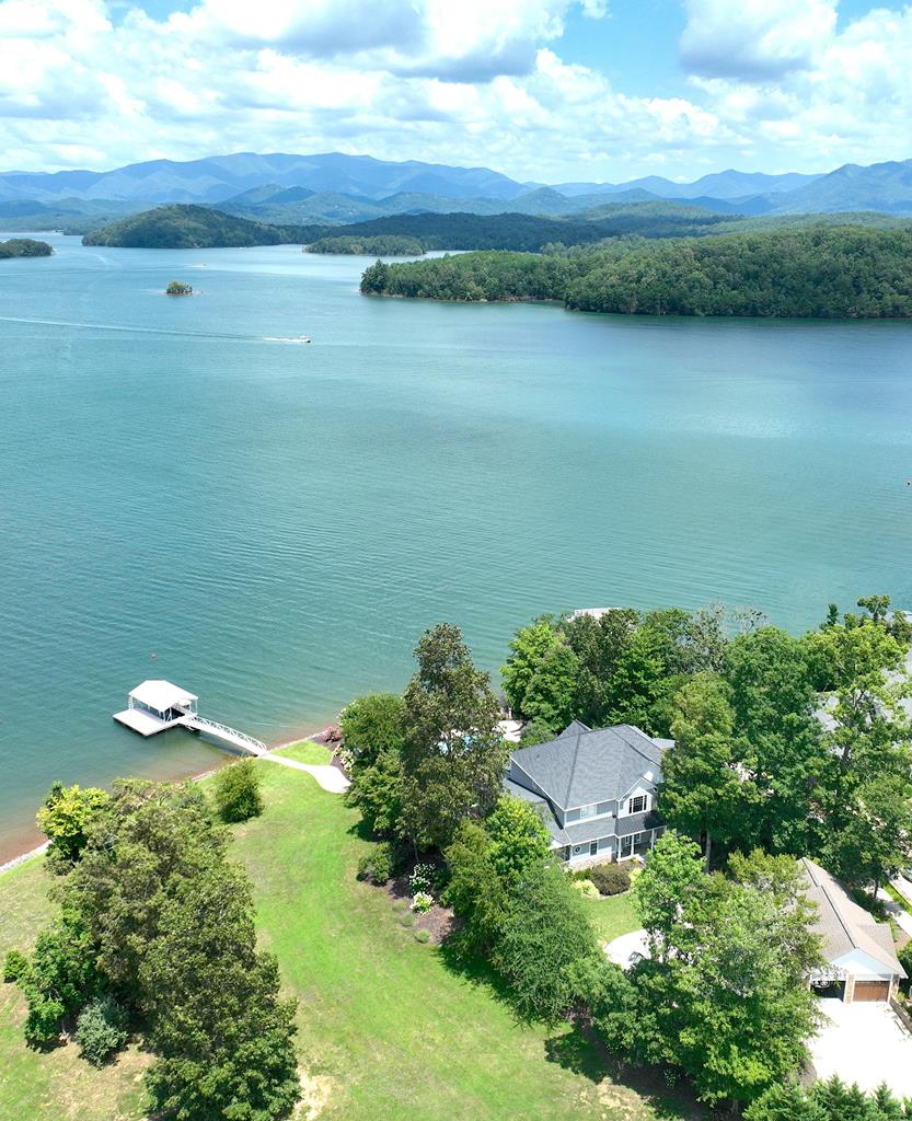 Hiawassee, Georgia, 30546, United States, 8 Bedrooms Bedrooms, ,6 BathroomsBathrooms,Residential,Active,1821974