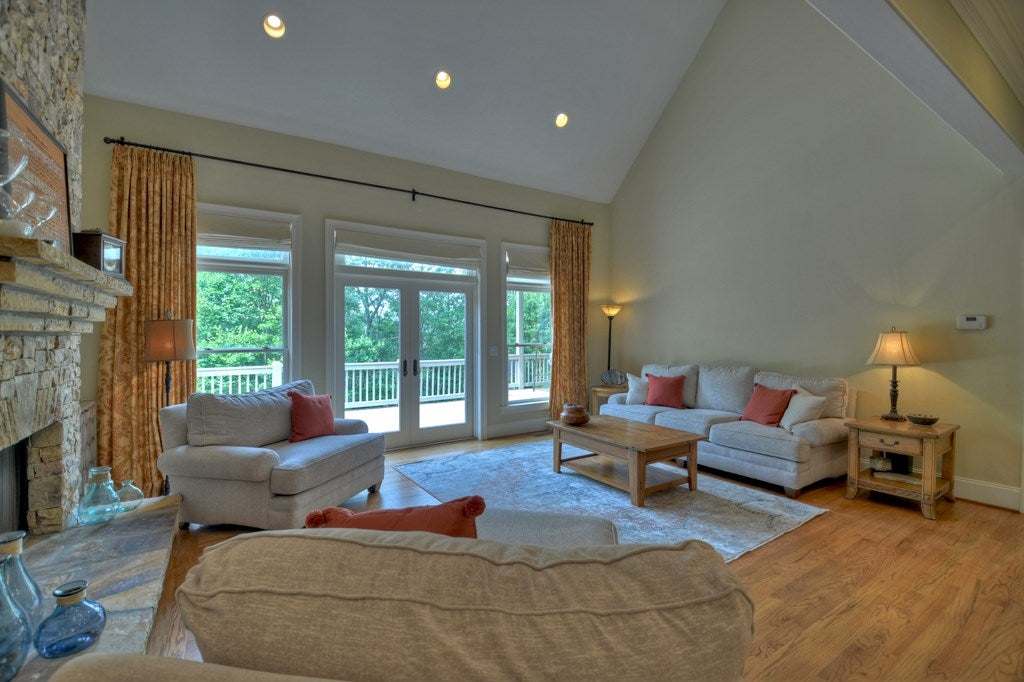 Ellijay, Georgia, 30536, United States, 6 Bedrooms Bedrooms, ,7 BathroomsBathrooms,Residential,Active,1790226