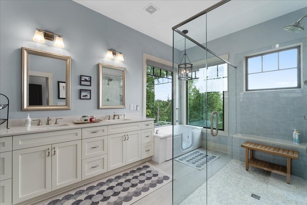 Ellijay, Georgia, 30540, United States, 5 Bedrooms Bedrooms, ,7 BathroomsBathrooms,Residential,Active,1951812