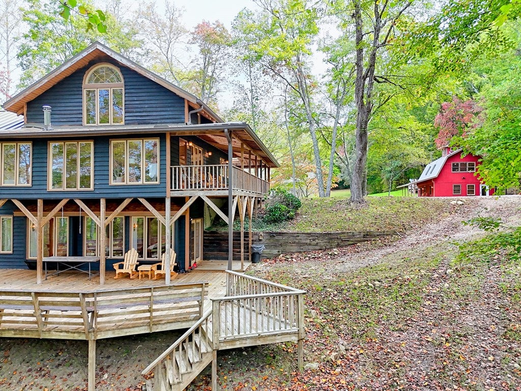 Warne, North Carolina, 28909, United States, 5 Bedrooms Bedrooms, ,6 BathroomsBathrooms,Residential,Active,1968121