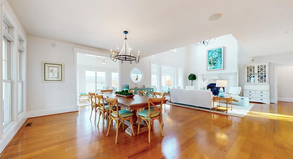 Hiawassee, Georgia, 30546, United States, 8 Bedrooms Bedrooms, ,6 BathroomsBathrooms,Residential,Active,1821974