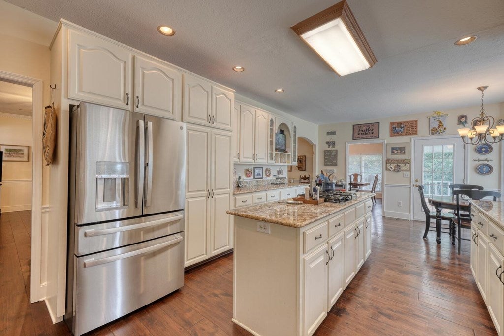 Blairsville, Georgia, 30512, United States, 4 Bedrooms Bedrooms, ,4 BathroomsBathrooms,Residential,Active,1892611