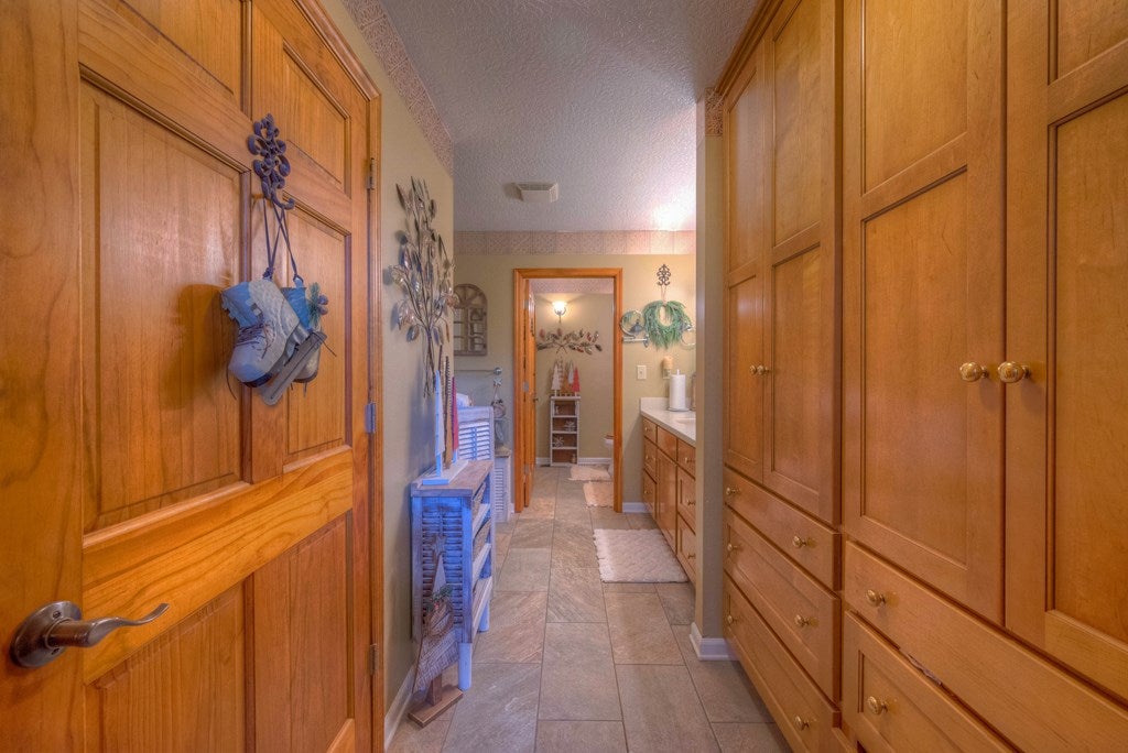 Hiawassee, Georgia, 30546, United States, 3 Bedrooms Bedrooms, ,2 BathroomsBathrooms,Residential,Active,2007353