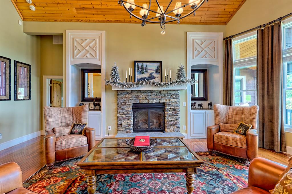 Franklin, North Carolina, 28734, United States, 3 Bedrooms Bedrooms, ,4 BathroomsBathrooms,Residential,Active,1945078