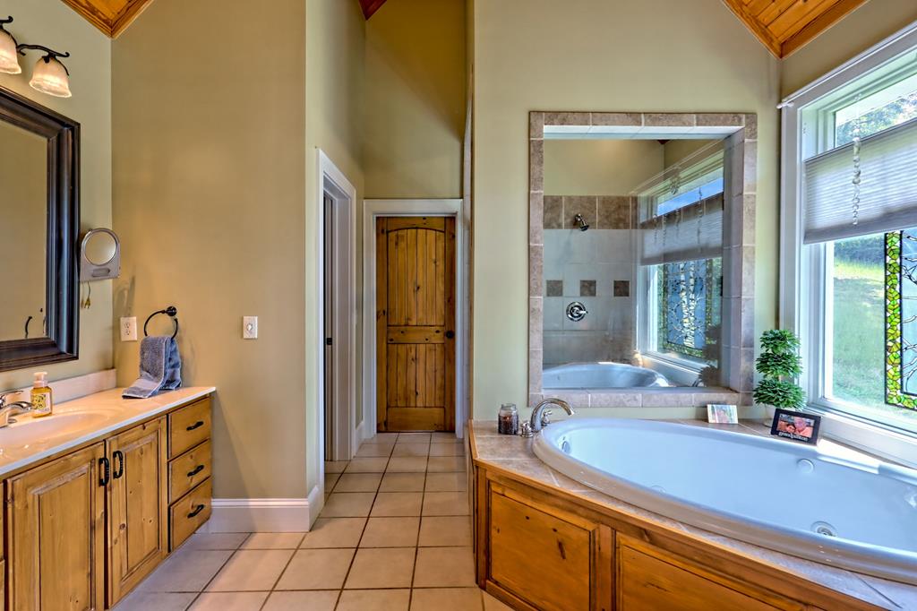 Franklin, North Carolina, 28734, United States, 3 Bedrooms Bedrooms, ,4 BathroomsBathrooms,Residential,Active,1945078