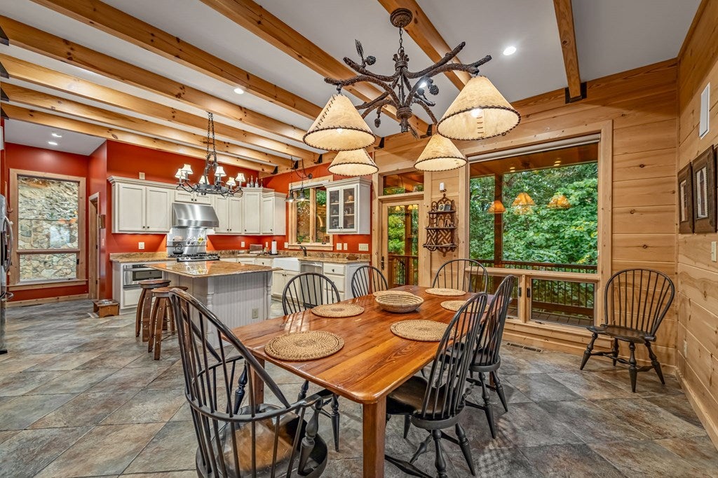 Morganton, Georgia, 30560, United States, 4 Bedrooms Bedrooms, ,5 BathroomsBathrooms,Residential,Active,1952626