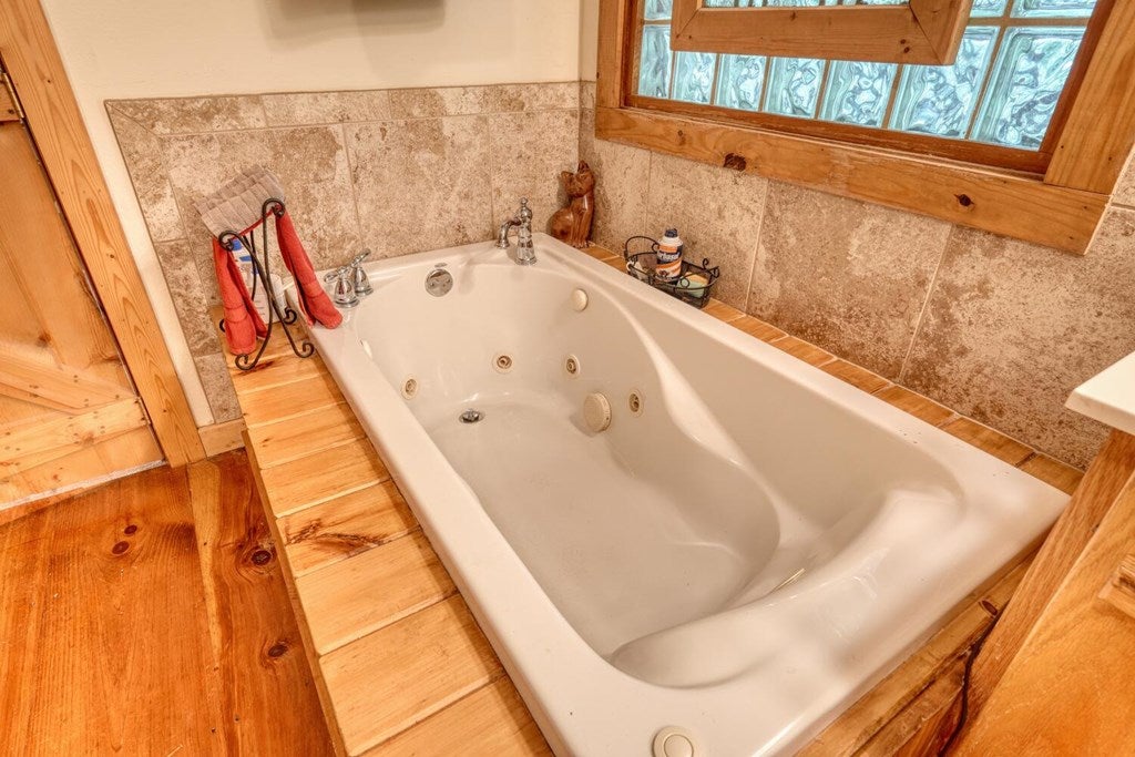 Blairsville, Georgia, 30512, United States, 3 Bedrooms Bedrooms, ,4 BathroomsBathrooms,Residential,Active,1877837