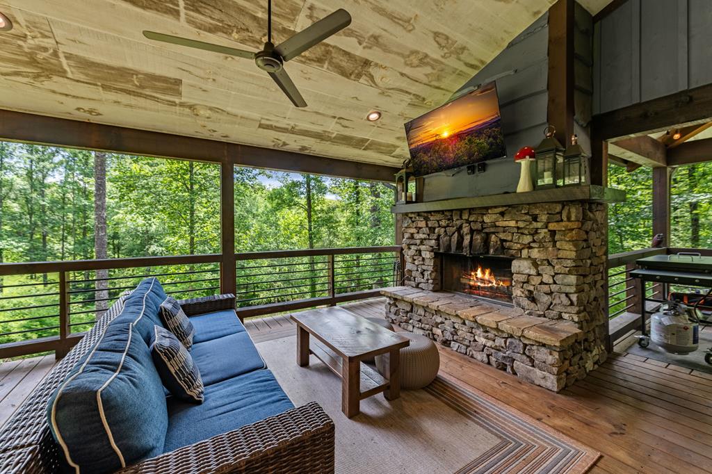 Blue Ridge, Georgia, 30513, United States, 3 Bedrooms Bedrooms, ,3 BathroomsBathrooms,Residential,Active,1849502
